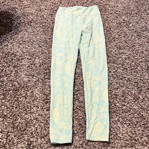Women’s paisley print Lularoe leggings. Size one size